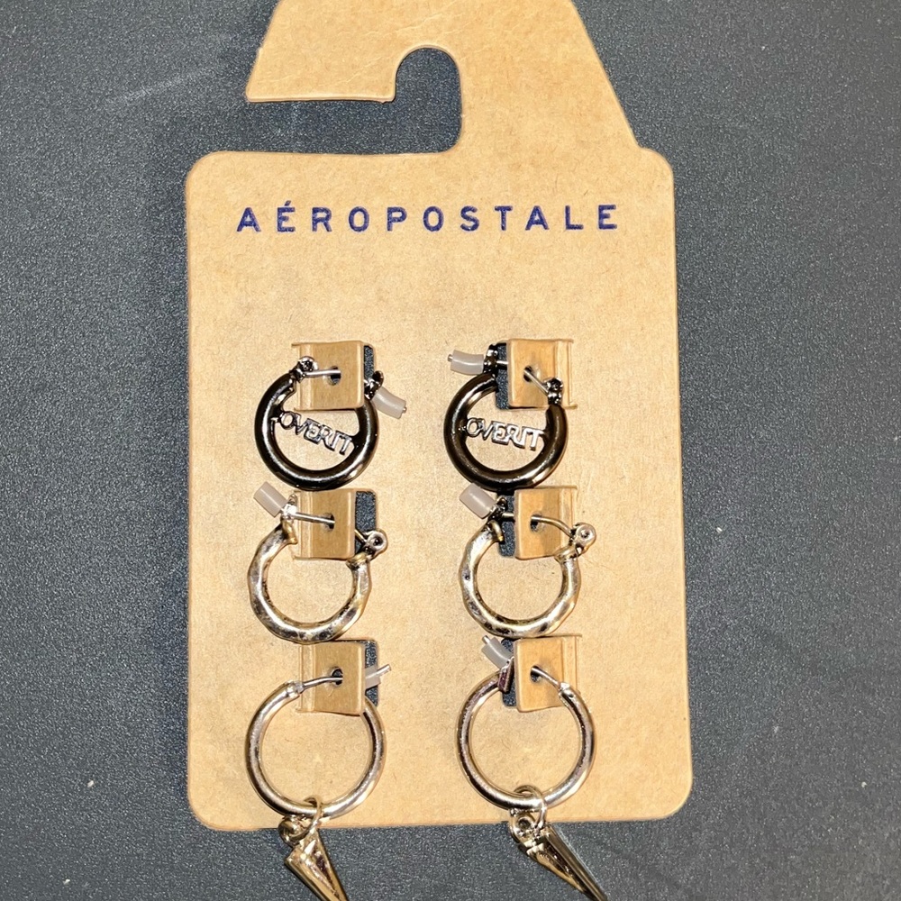Aeropostale Earrings Set
